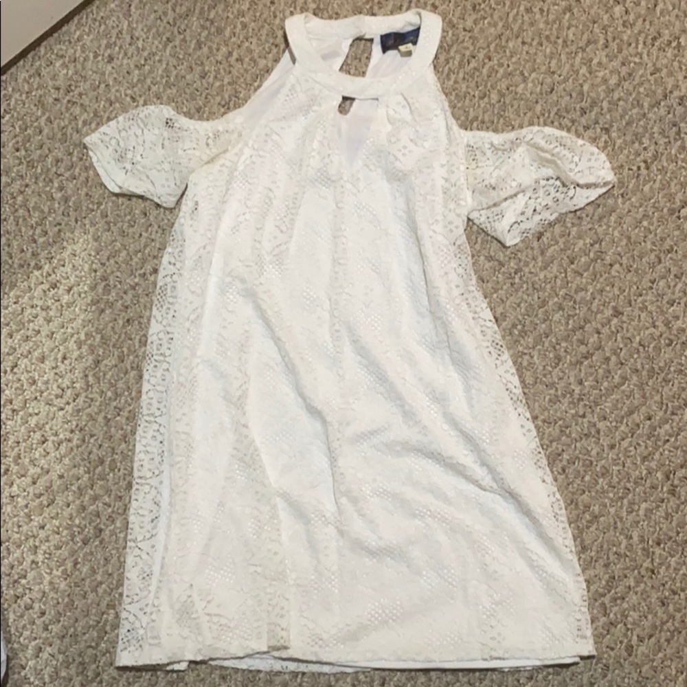 Super Cute cut out shoulder dress!